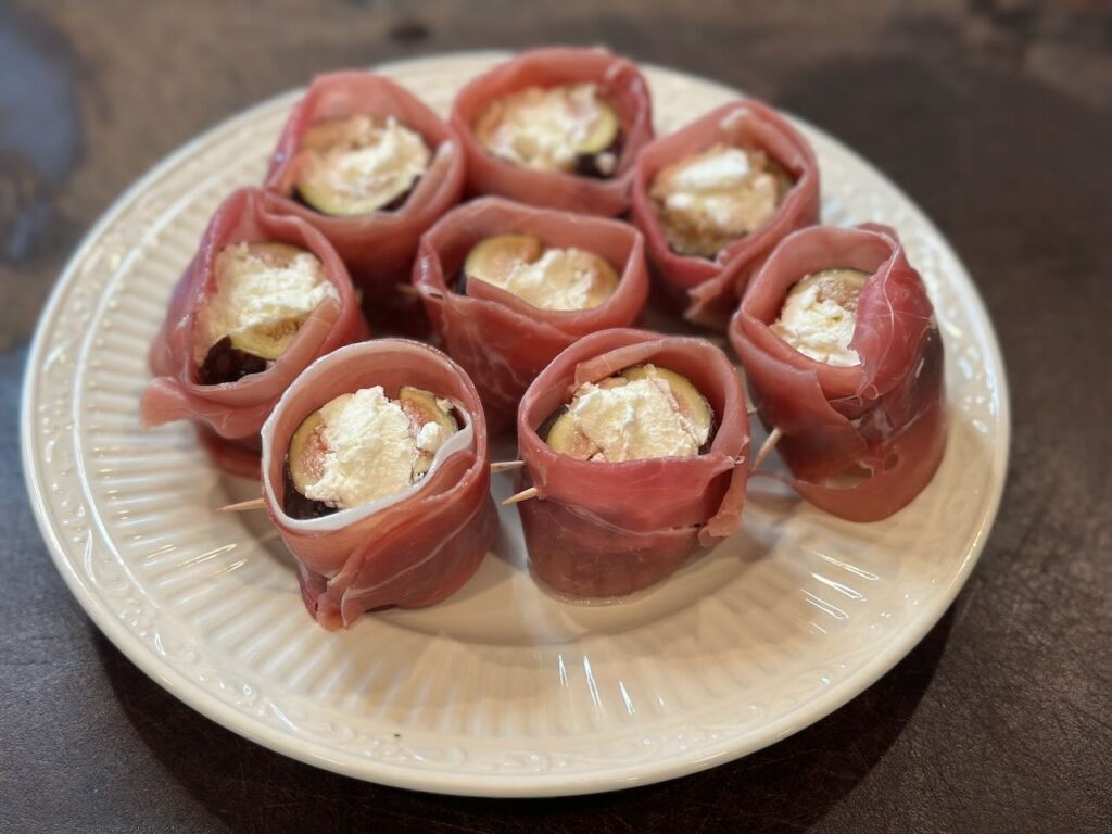 Stuffed figs ready to grill